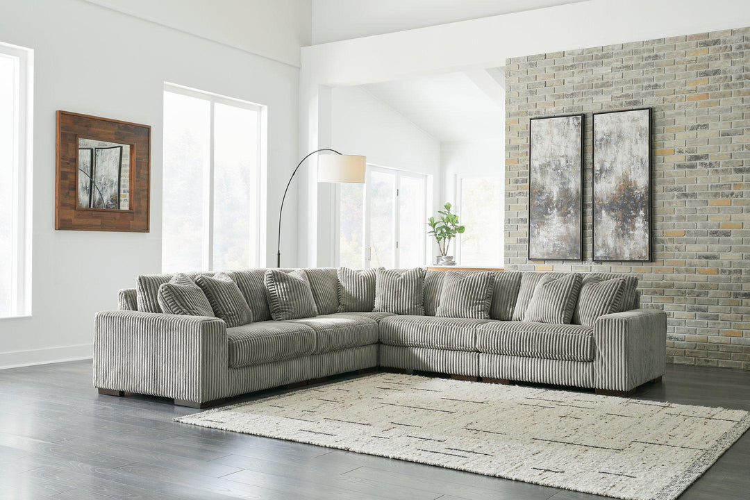 Lindyn Sectional