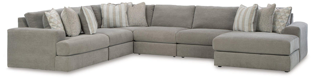 Avaliyah Sectional with Chaise