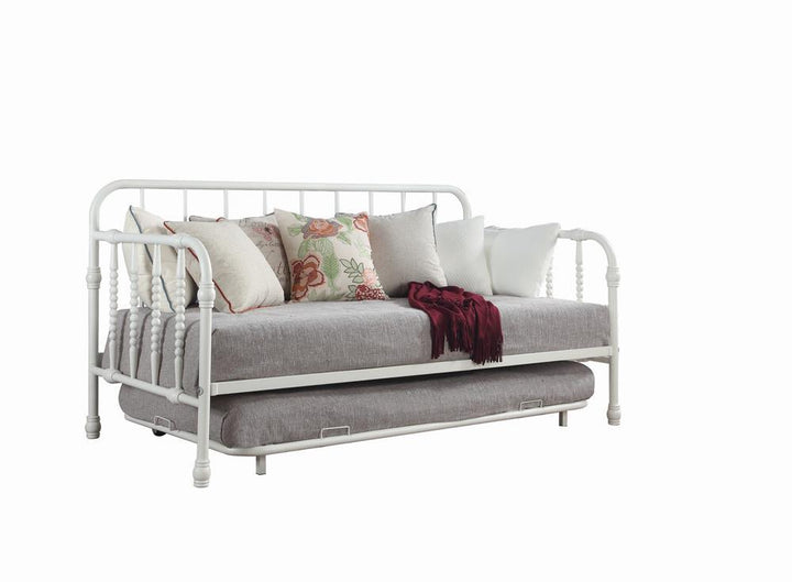 Traditional White Metal Daybed