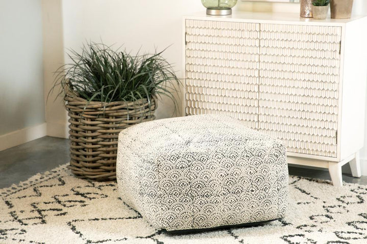 G991008 Floor Pouf